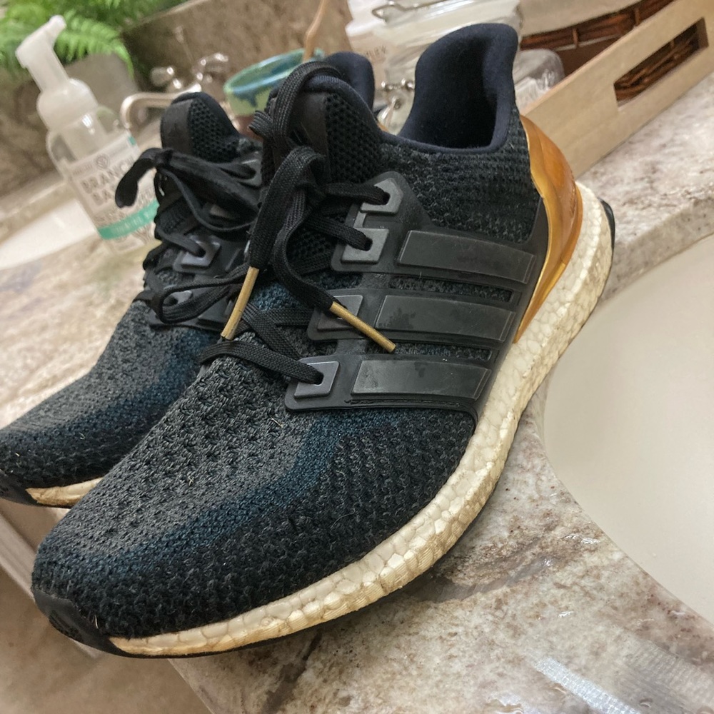 Limited Edition Gold Heel Adidas Ultra boosts (MENS sizing)